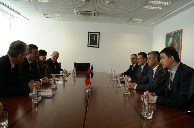 Kryeministri Thaçi priti ministrin e Mbrojtjes të Shqipërisë 