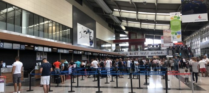 Aeroporti i Prishtinës pa kushte për udhëtarët me aftësi të kufizuara