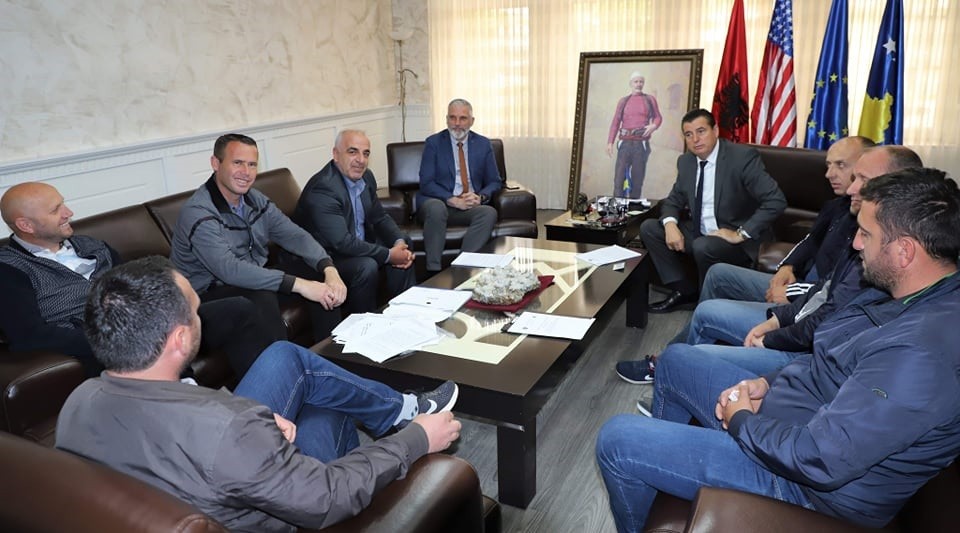 Kryetari Bahtiri priti në takim këshillin protestues të ndërmarrjes “Trepça”