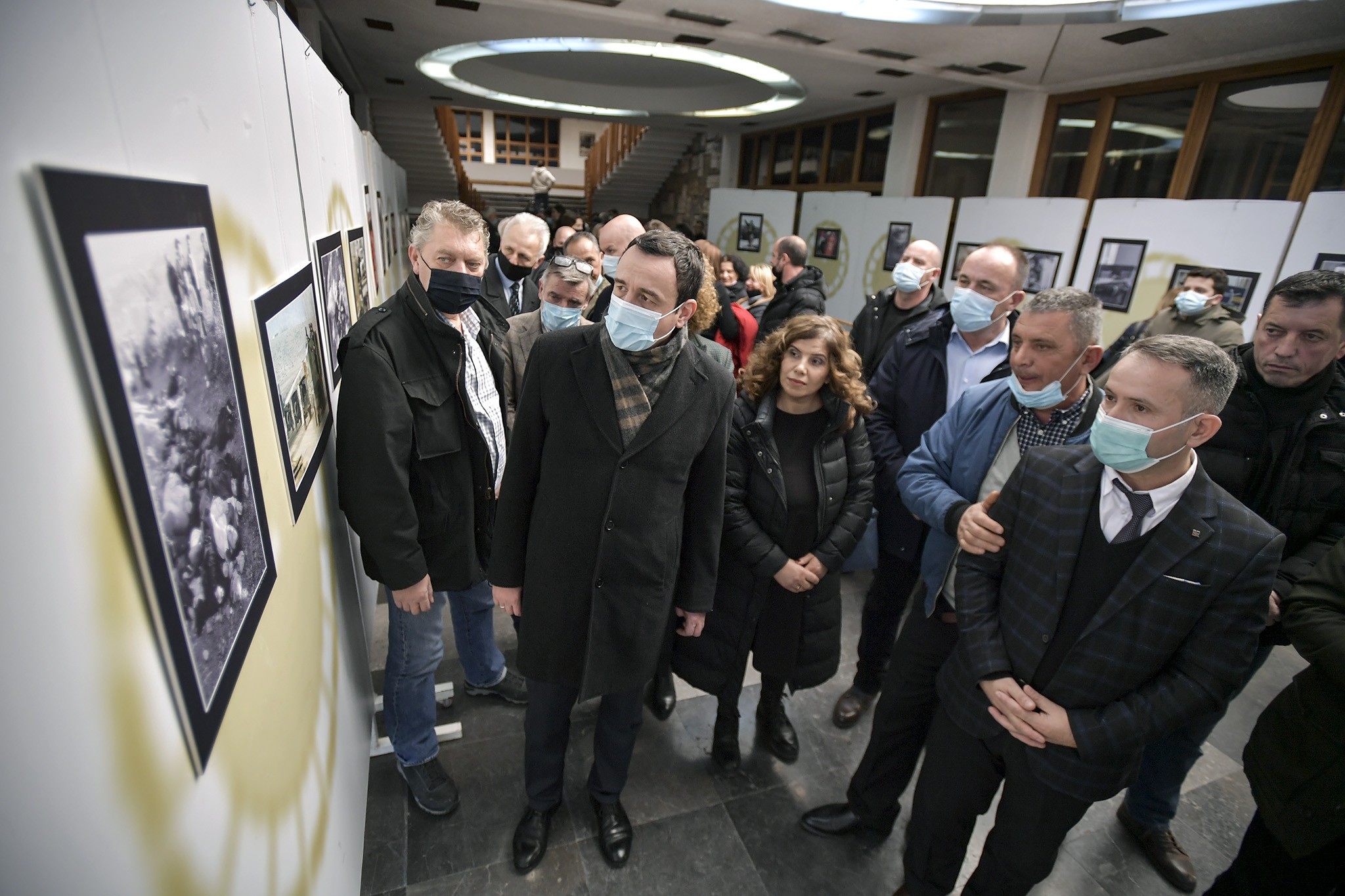 Hapet ekspozita kolektive me fotografi të masakrës së Reçakut