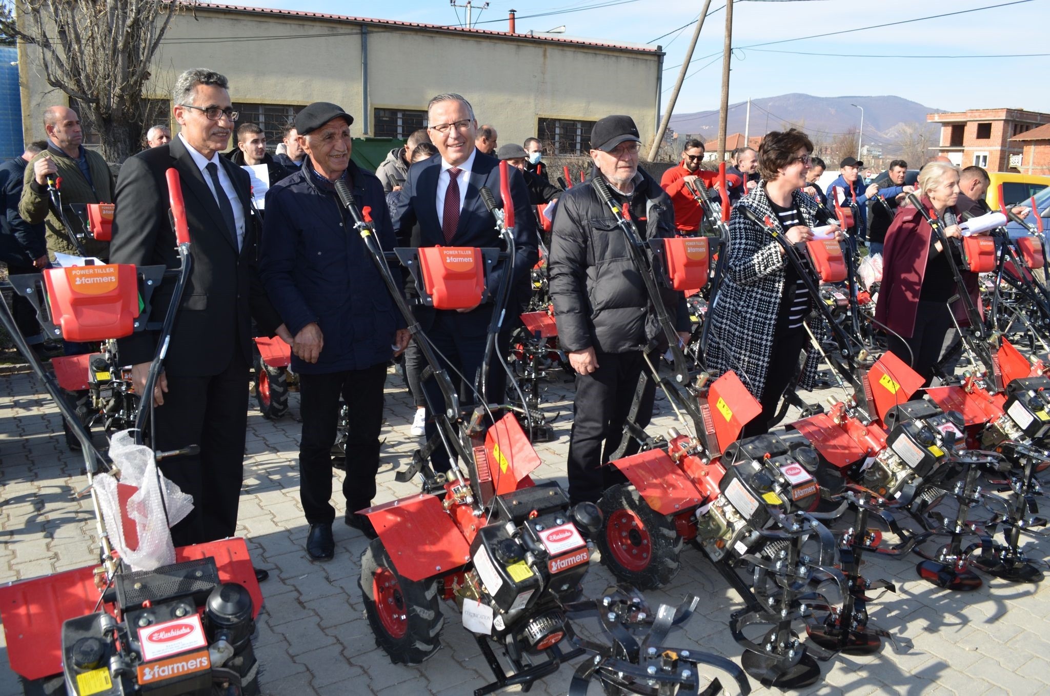 Komuna e Mitrovicës përkrahë 94 fermer me motokultivator