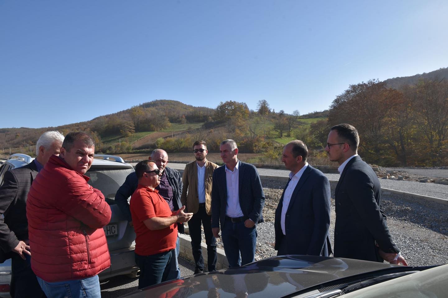 Ministri Aliu inspekton punimet në autostradën Gjilan-Prishtinë  