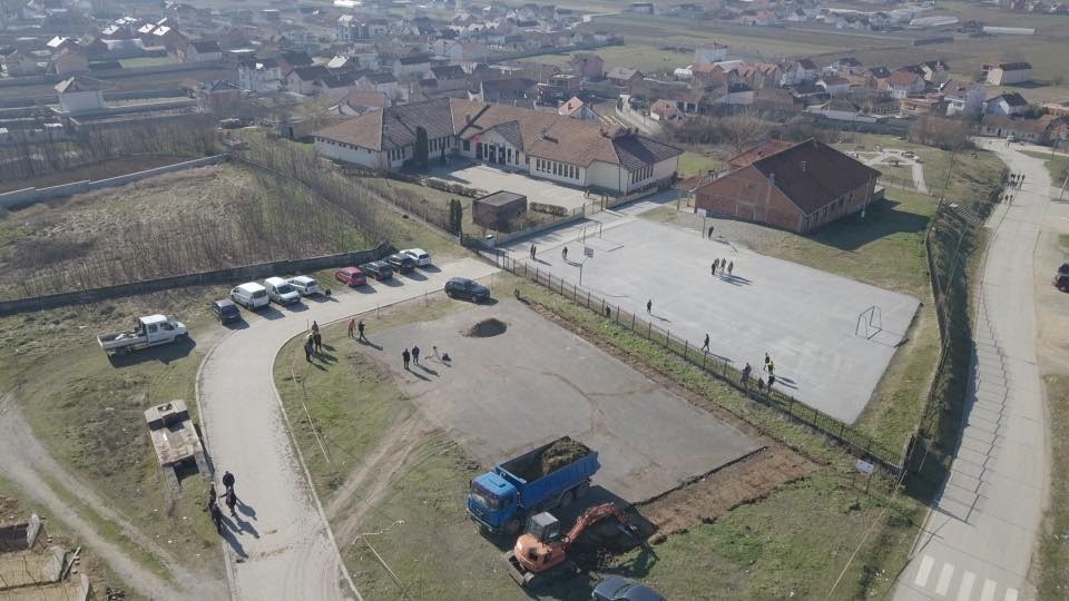 Në fshatin Celinë, kanë nisur punimet për ndërtimin e fushës së re sportive