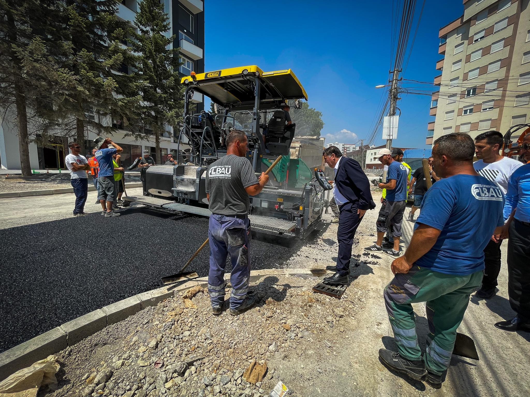 Nis asfaltimi i rrugës në lagjen “Fidanishtja” me kosto 1.1 milion euro 