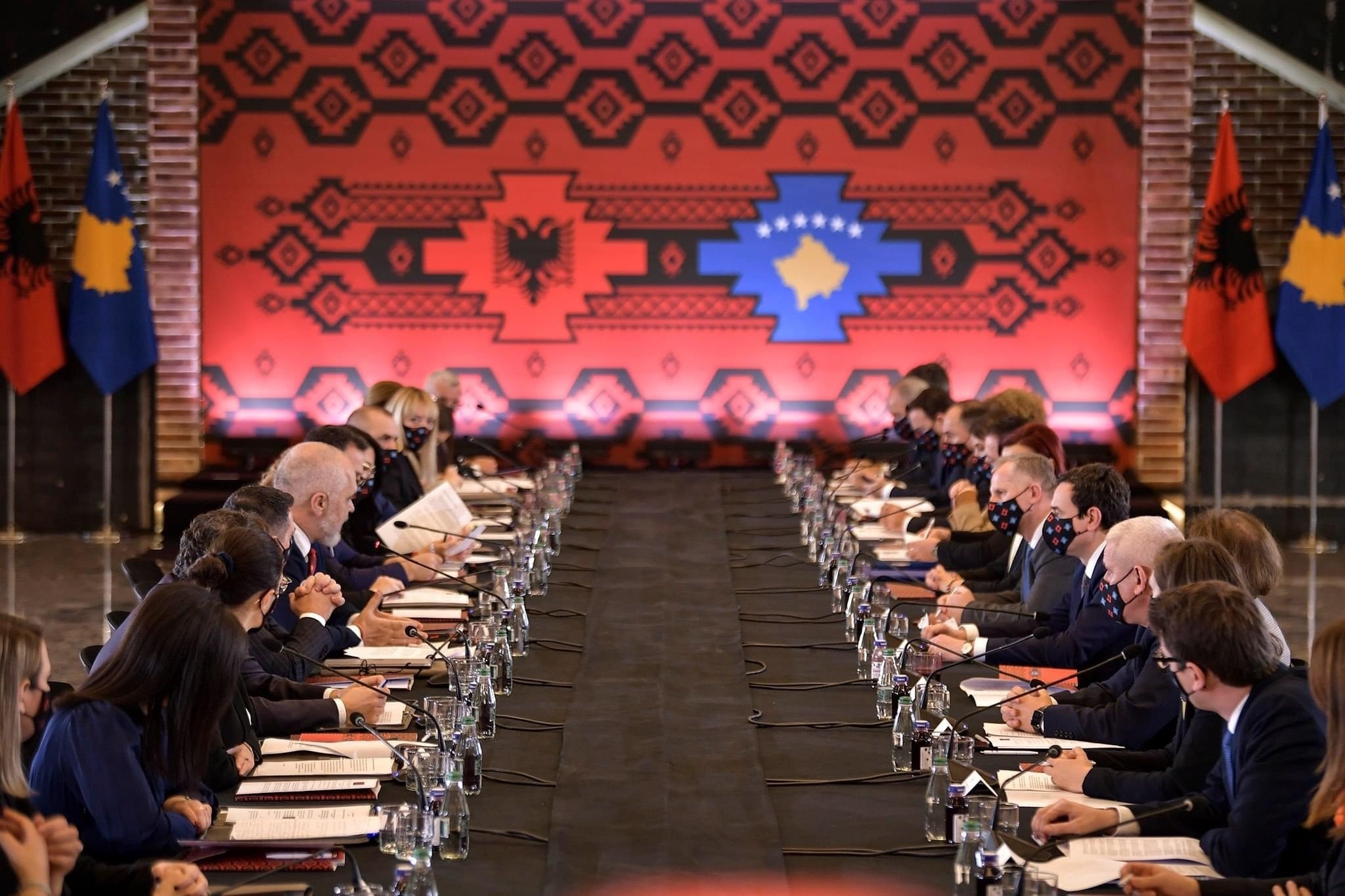 Nënshkruhen tri marrëveshje mes ministrisë së Brendshme të Kosovës dhe Shqipërisë
