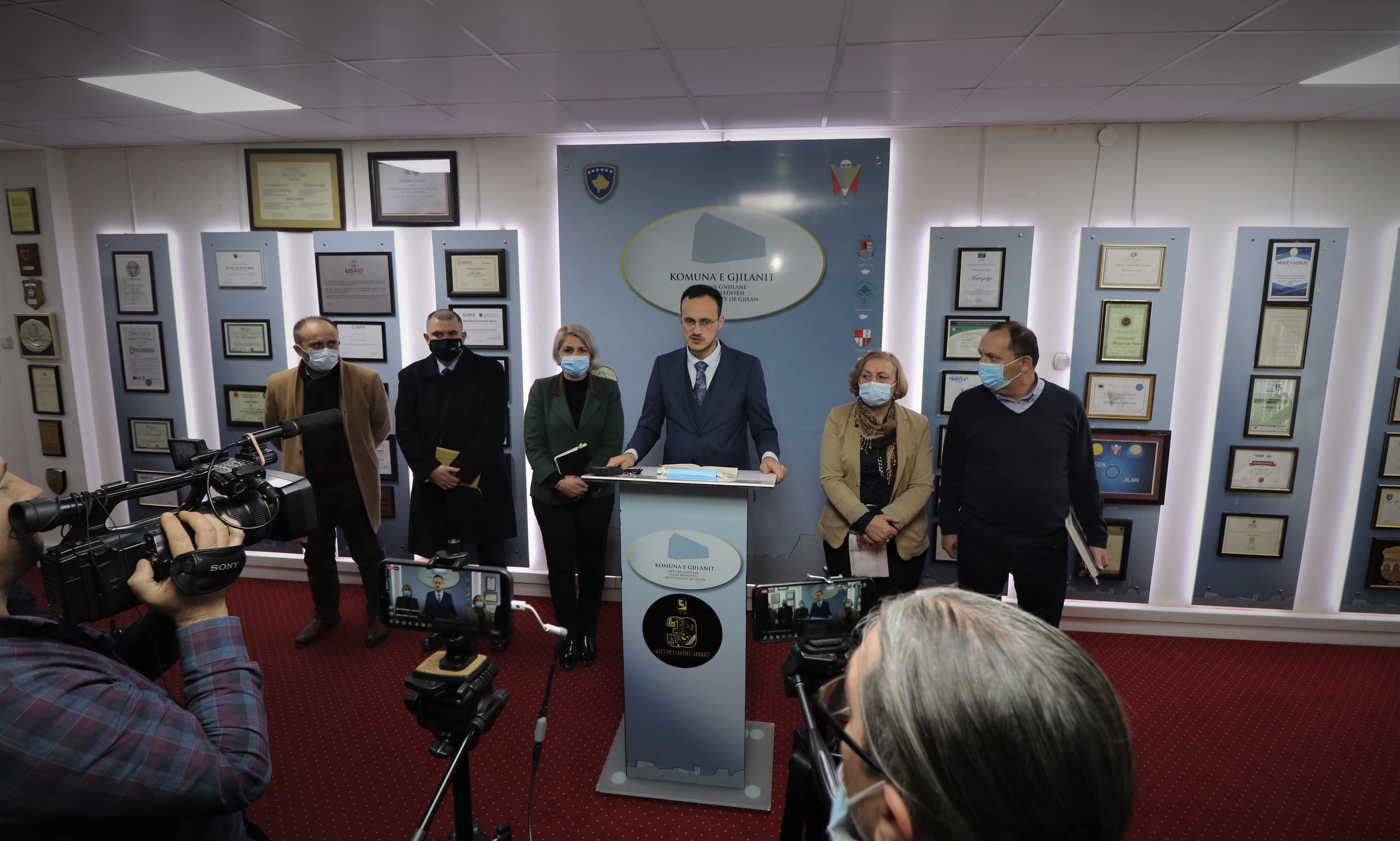 Kryetari i Gjilanit fton qytetarët për vaksinim me dozat shtesë anti-Covid   
