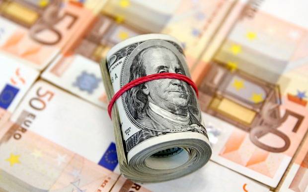 Euro me vlerën më të ulët kundrejt dollarit që nga viti 2002