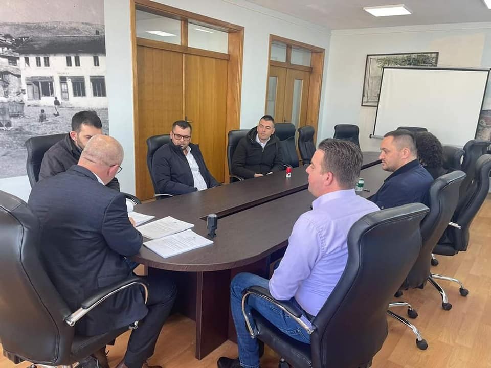Rahoveci nënshkruan kontratat për shpërndarjen e mekanizmit bujqësor 
