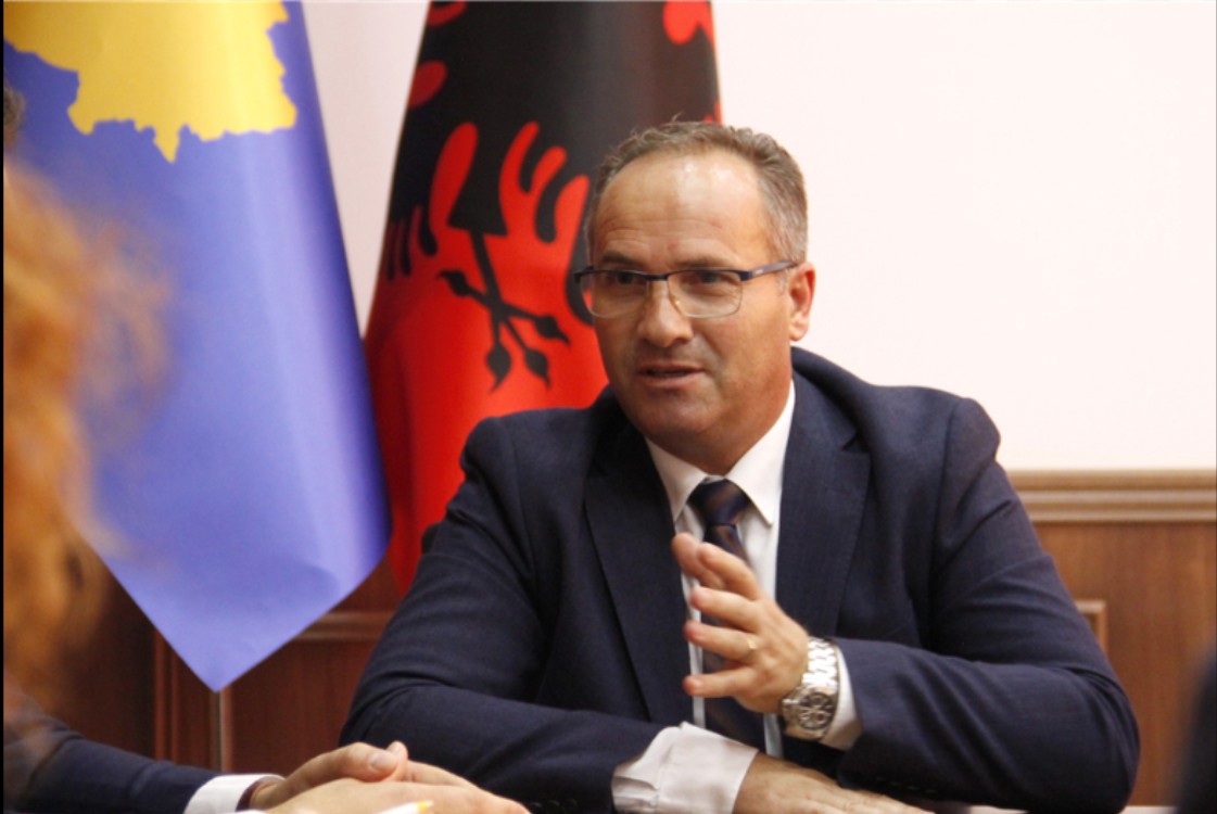 Ministri Krasniqi ftesë institucioneve, të furnizohen me  prodhime vendore