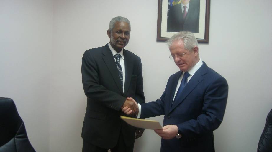 Ministri Hyseni takoi përfaqësuesin e Somalisë