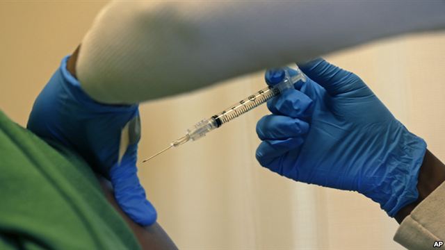 Vaksinat shtesë mund të sigurojnë miliarda dollarë fitime për kompanitë prodhuese 
