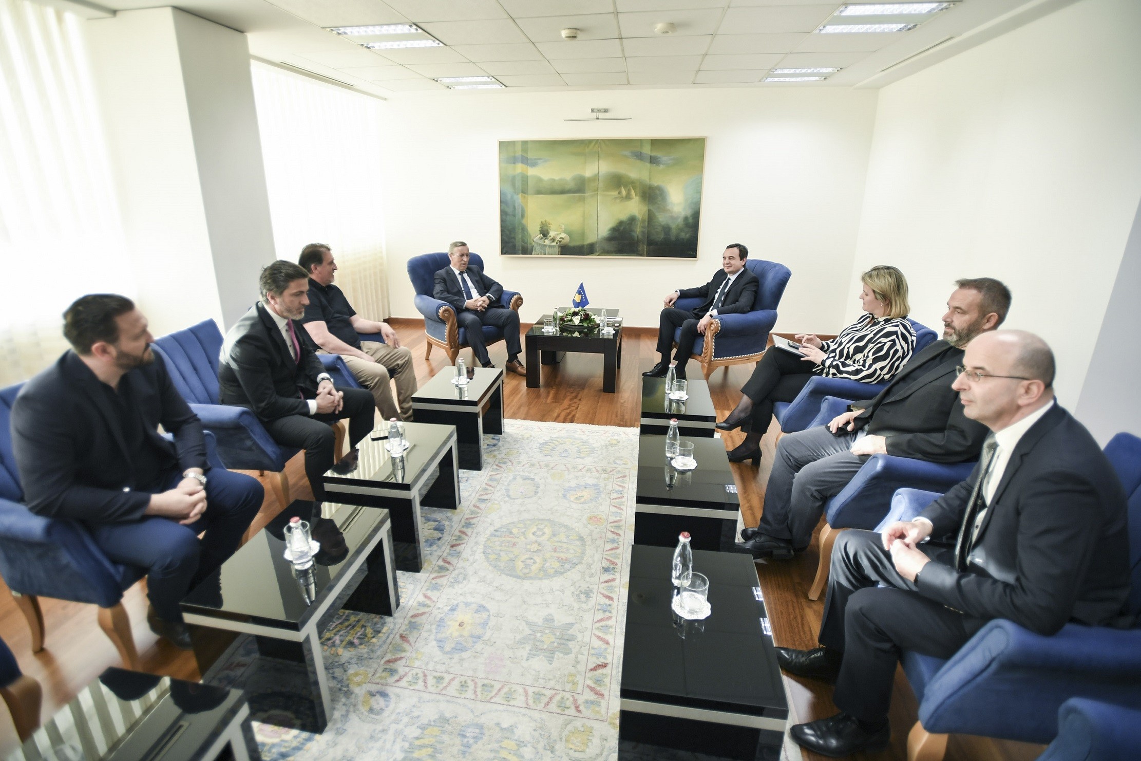 Kryeministri Kurti mirëpret ndërmarrësit nga mërgata të investojnë në Kosovë