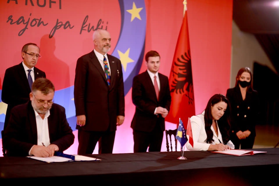 Kosova nënshkroi memorandumin për Korridorin Digjital me Shqipërinë