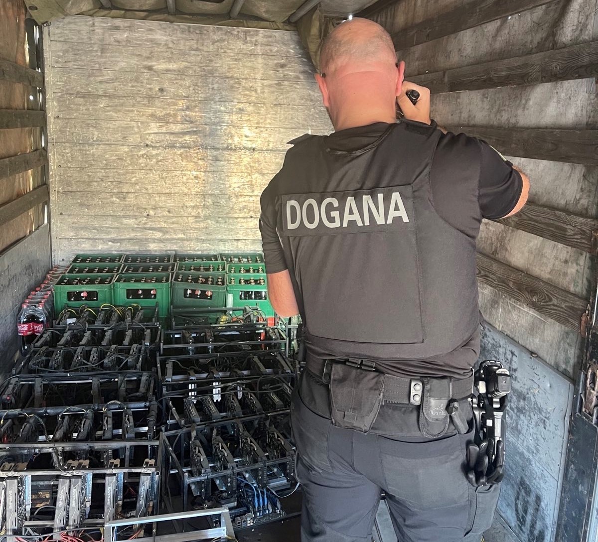 Dogana konfiskon pajisje për prodhimin e kriptovalutave