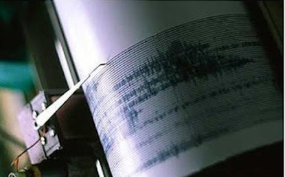 Një tërmet me magnitudë 7.4 godet bregun perëndimor të Meksikës