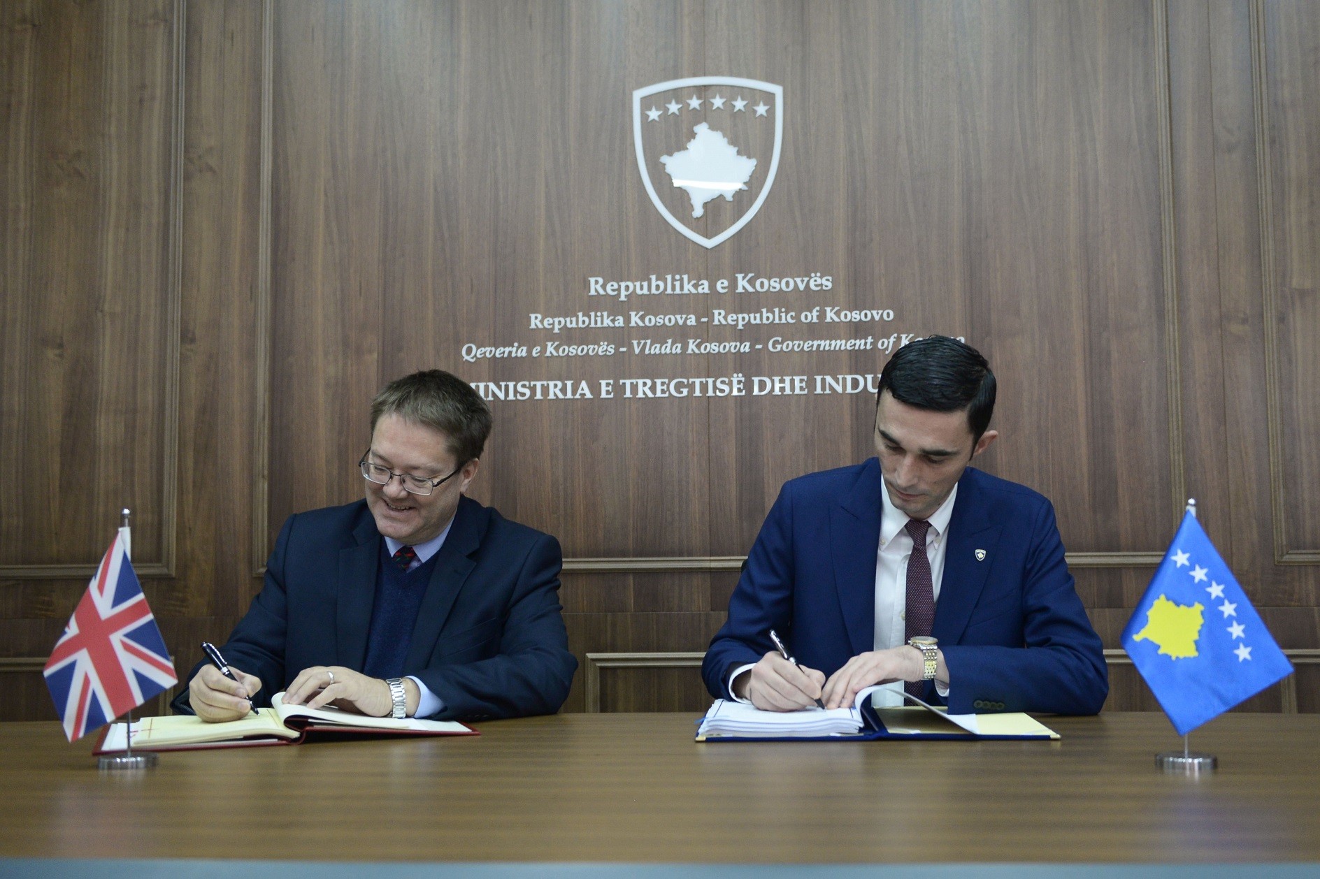 Kosova dhe Britania nënshkruajnë marrëveshje të tregtisë