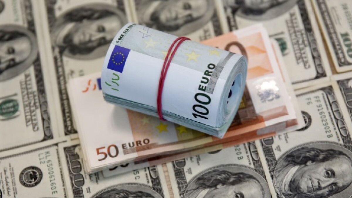  Euro bie në nivelin më të ulët të 20 viteve ndaj dollarit amerikan