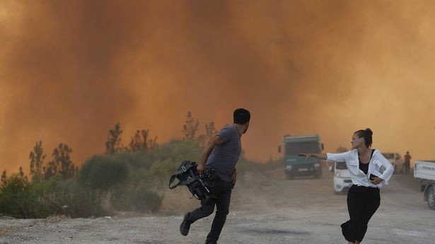 Pamje dramatike nga Turqia si pasoj e zjarreve, hotelet mbyllin dyert dhe turistët evakohen 