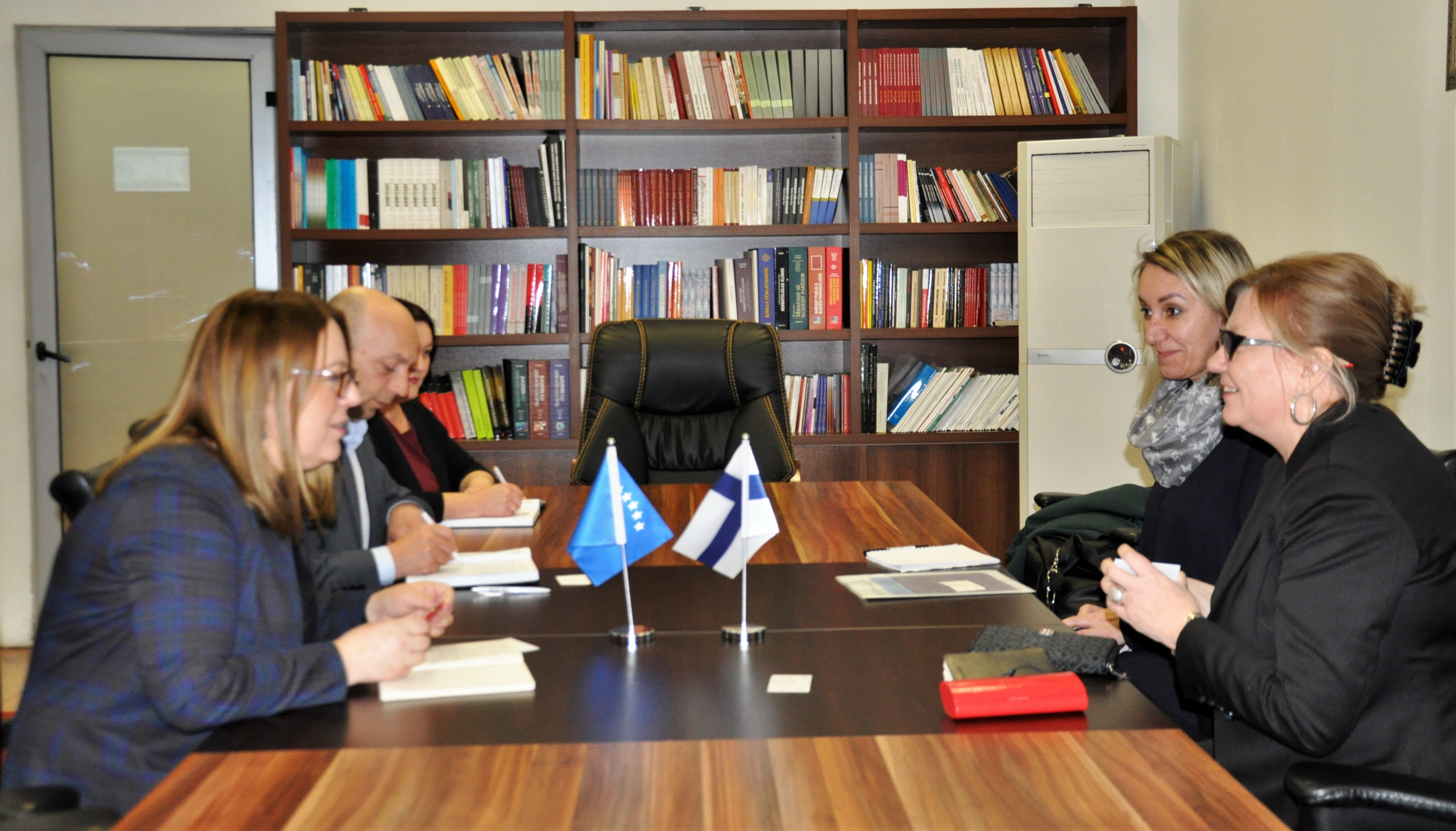 Ministrja Hykmete Bajrami priti Ambasadoren e Finlandës në Kosovë
