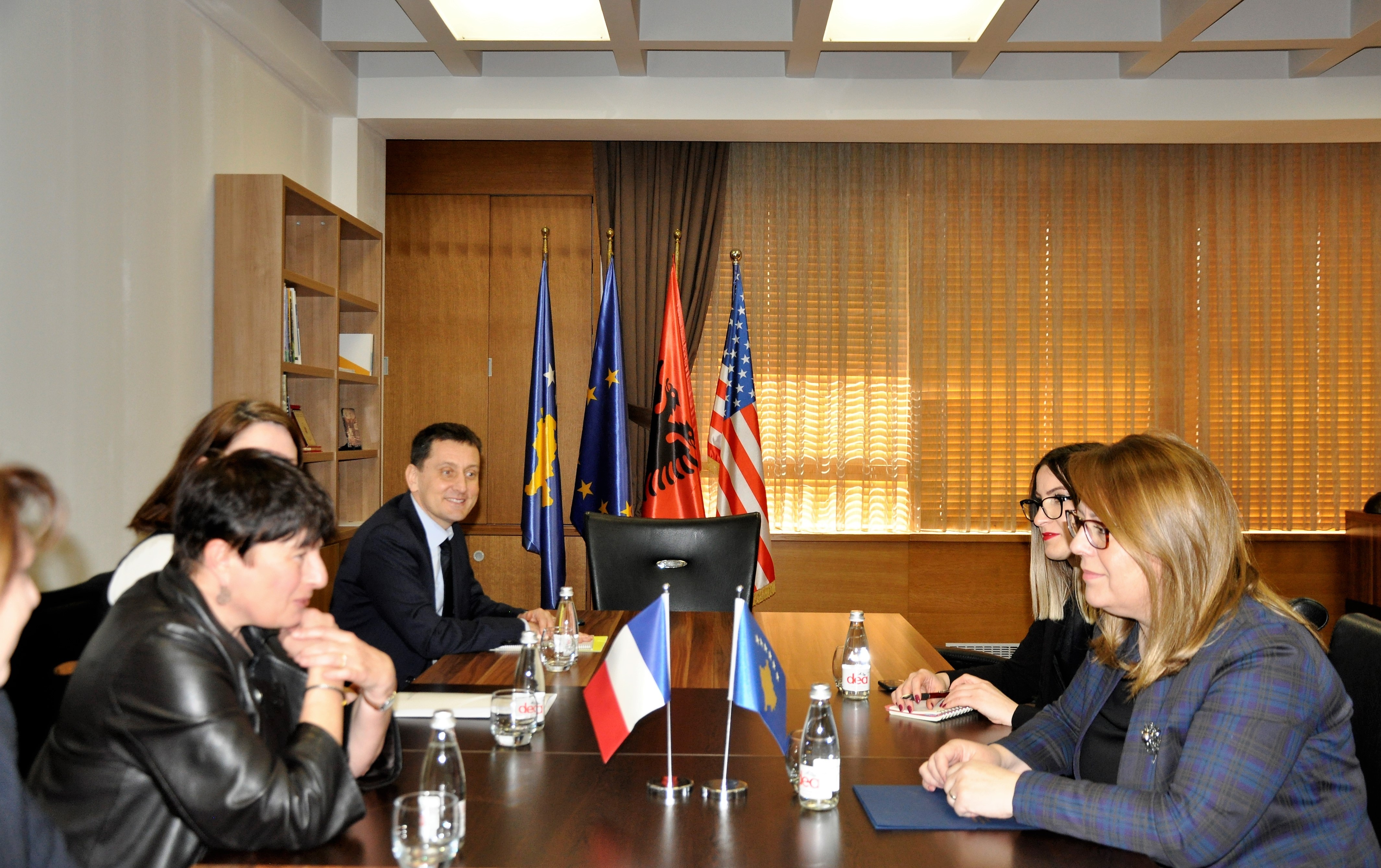 Franca e gatshme për mbështetje të planeve për zhvillimin e arsimit në Kosovë