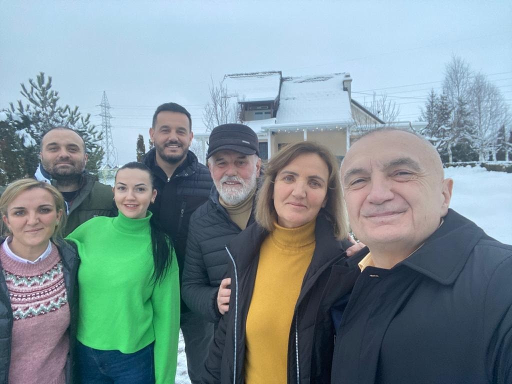 Presidenti i Shqipëris, Ilir Meta viziton familjen Bibaj në Ferizaj