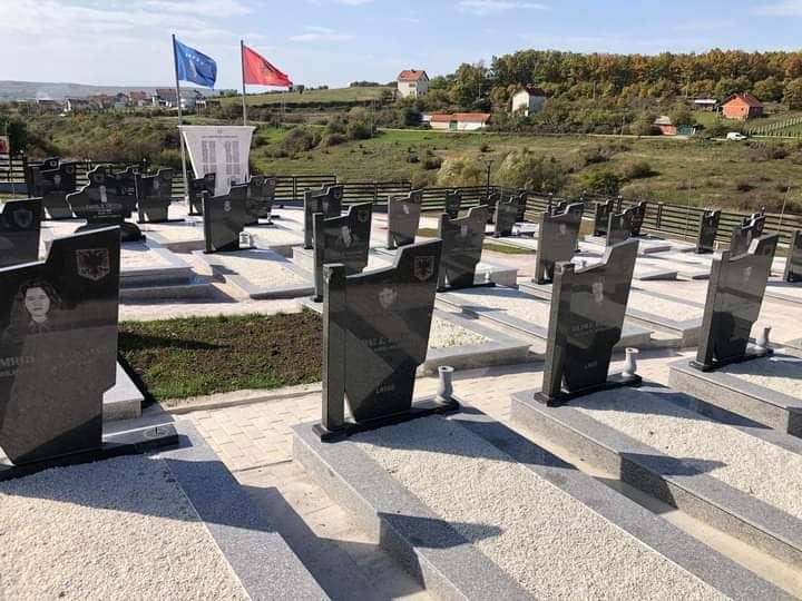 Përurohet Kompleksi Memorial i 86 dëshmorëve dhe martirëvete të fshatit Polac