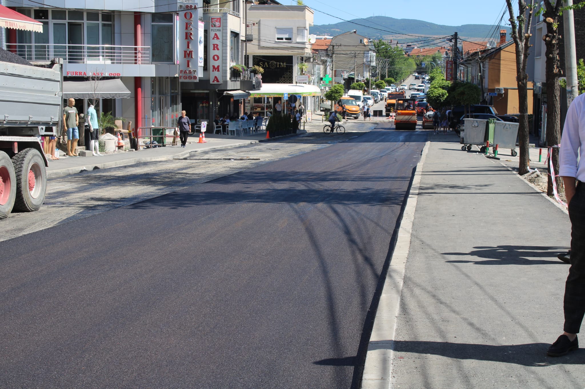 Kryetari Hyseni inspekton punimet në asfaltimin e rrugës “15 Qershori”
