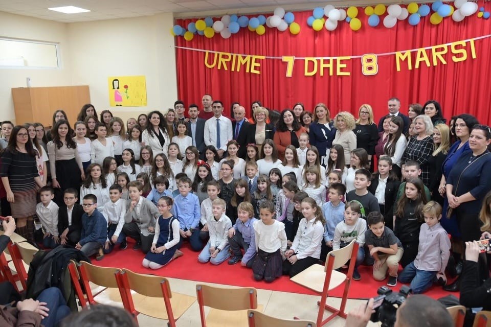 Kryeparlamentarja Osmani ka vizituar shkollën fillore “Faik Konica”