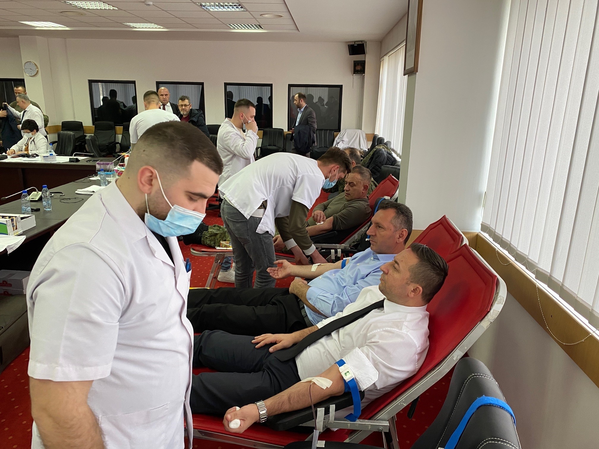 Në Ministrinë e Mbrojtjes dhe FSK filloi aksioni i dhurimit vullnetar të gjakut  