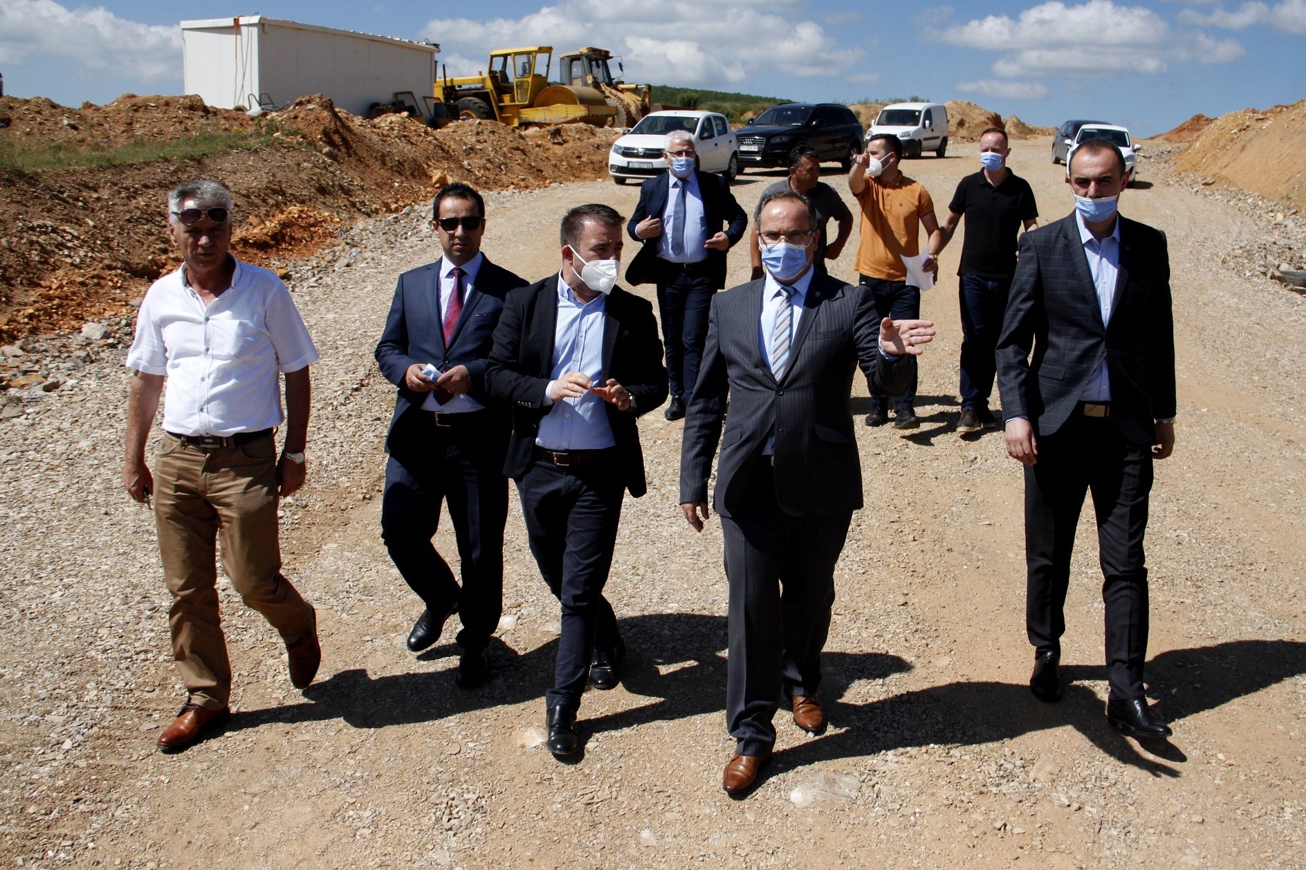 Ministri Krasniqi inspekton punimet në Zonën Ekonomike në Qylagë të Lipjanit
