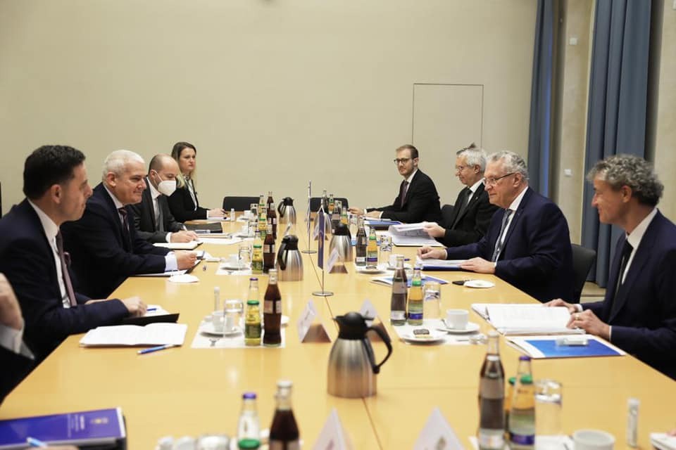 Ministri Sveçla u takua me ministrin e MPB-së, Landit të Bavarisë