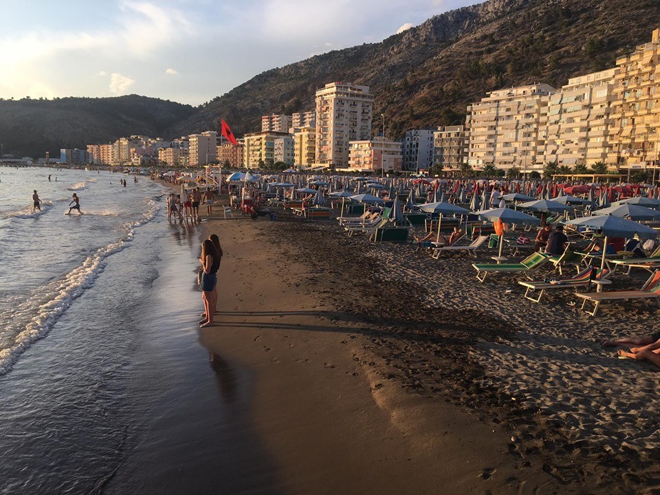 Shqipëria mbyll sezon turistik  duke “u shpëtuar” vetëm nga vizitorët nga Kosova