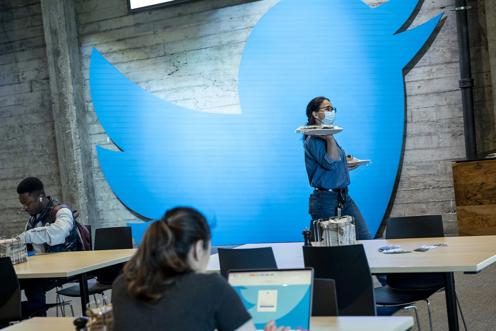 Shumë punëtorë të Twitter largohen nga puna