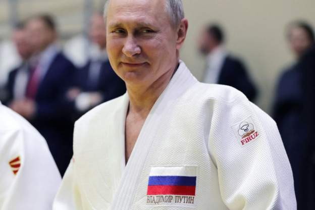Federata Ndërkombëtare e Xhudos pezullon statusin e Putin si president nderi 