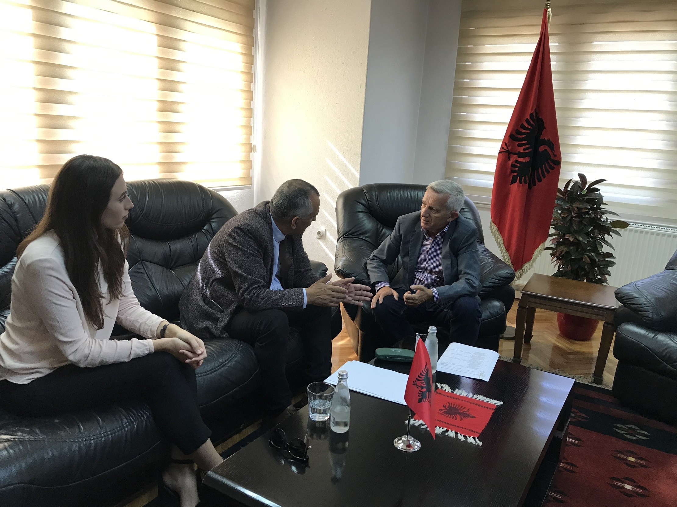 OAK kërkon të liberalizohet tregu i punës Kosovë - Shqipëri