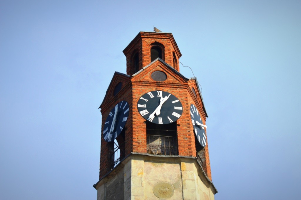 Nënshkruhet marrëveshja për restaurimin e Sahat Kullës në Prishtinë     