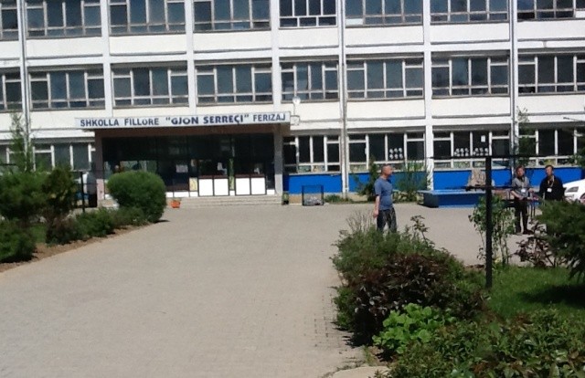 Komuna si mori parasysh kërkesat, bojkotohet mësimi në shkollën "Gjon Serreçi"  