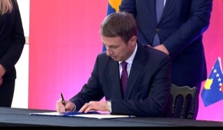 Nënshkruhet marrëveshja për unifikimin e tregut të punës Kosovë - Shqipëri