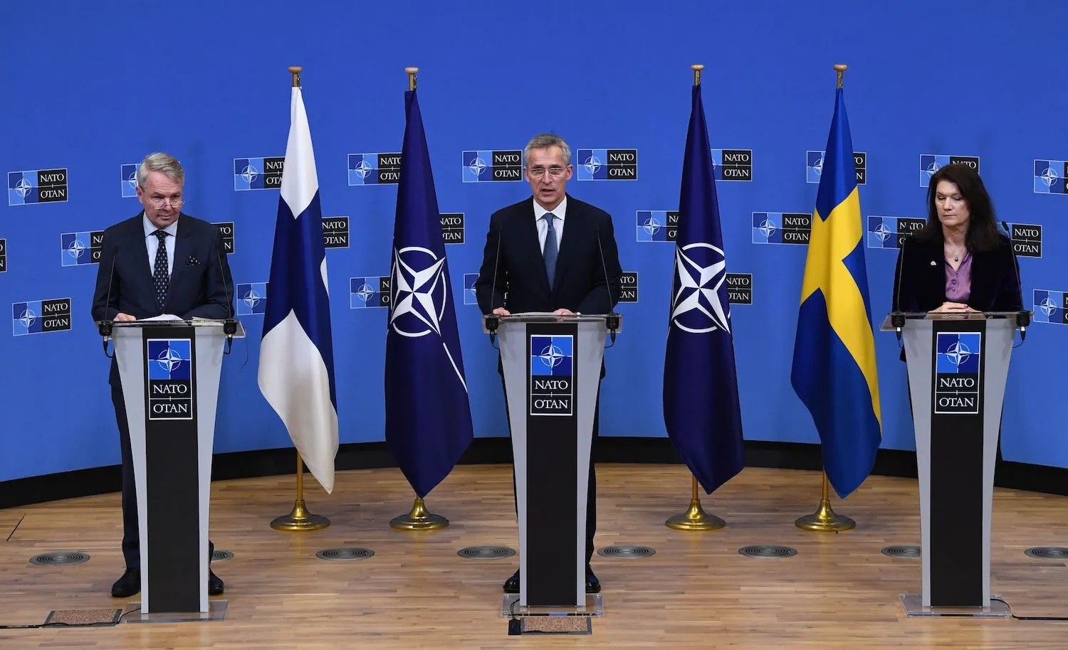 Finlanda dhe Suedia dorëzojnë aplikimet për anëtarësim në NATO 