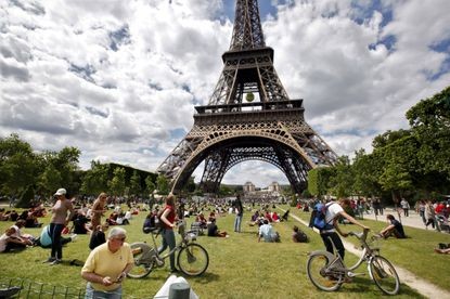 BE-ja lehtëson kufizimet për turistët